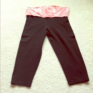 Victoria’s Secret PINK Cropped Yoga Pants